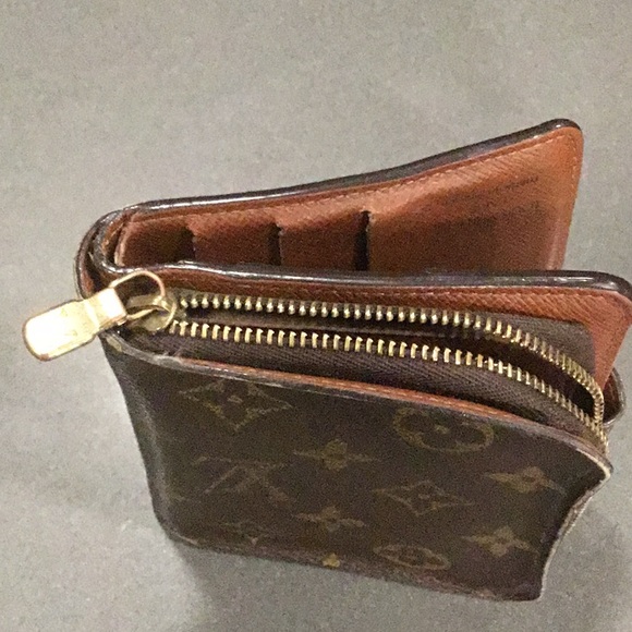 GUC VINTAGE LOUIS VUITTON MONOGRAM BIFOLD WALLET - Picture 11 of 13